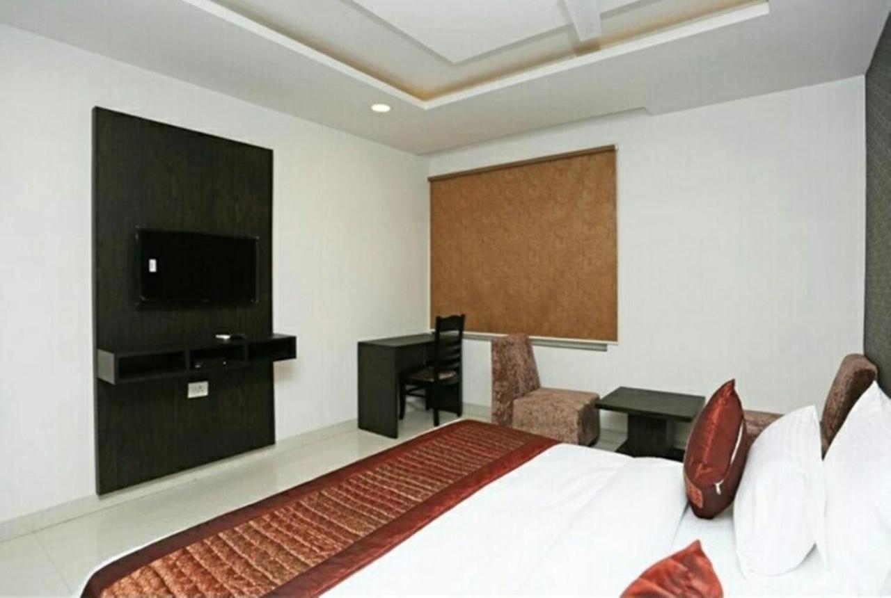 Aura Belmond Mahipalpur Hotell New Delhi Exteriör bild