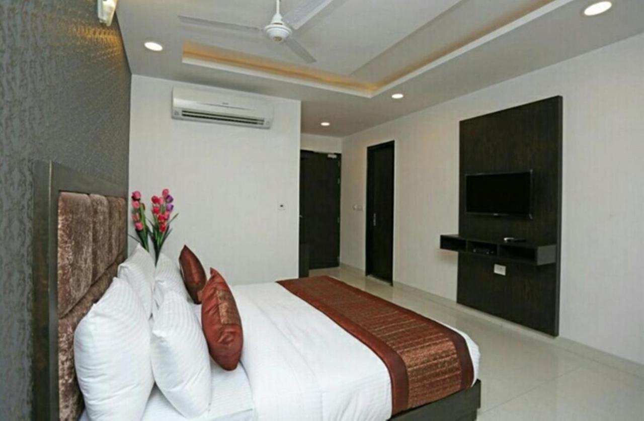 Aura Belmond Mahipalpur Hotell New Delhi Exteriör bild